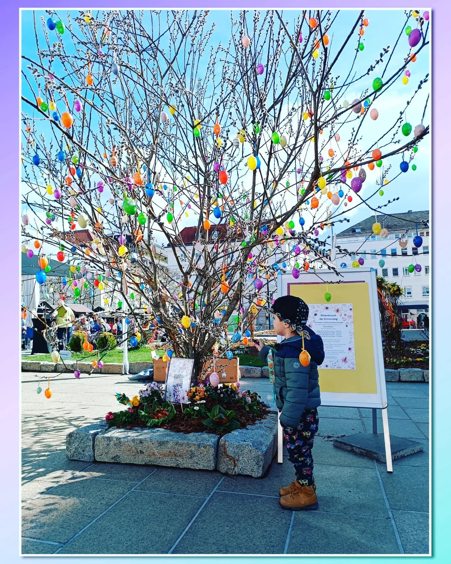 Osterstrauch der Erinnerung von Wandelstern beim Rathaus Klagenfurt
